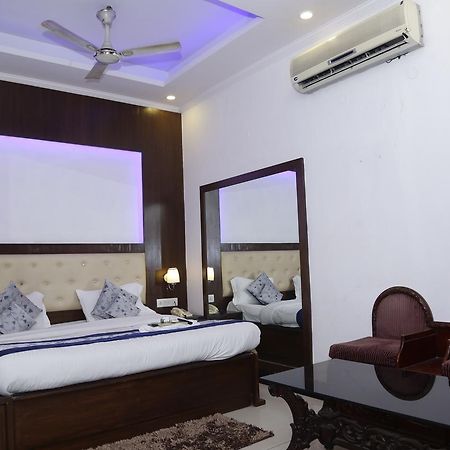 Vishal Hotel By Comfort Rooms Нью-Дели Экстерьер фото