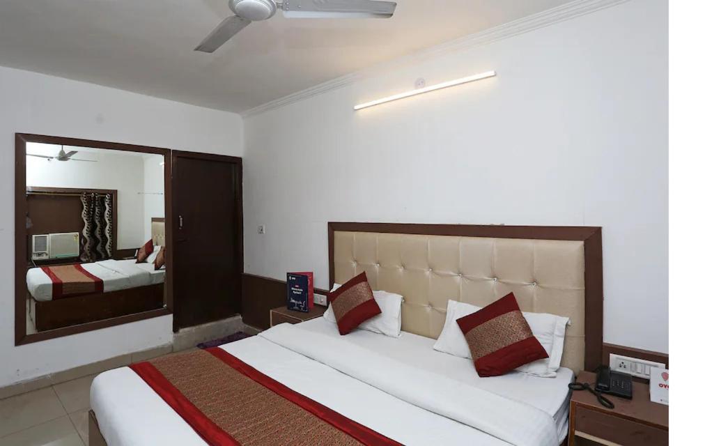 Vishal Hotel By Comfort Rooms Нью-Дели Экстерьер фото